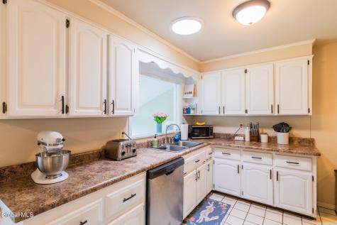 11 Forest Drive Colonie NY 12205