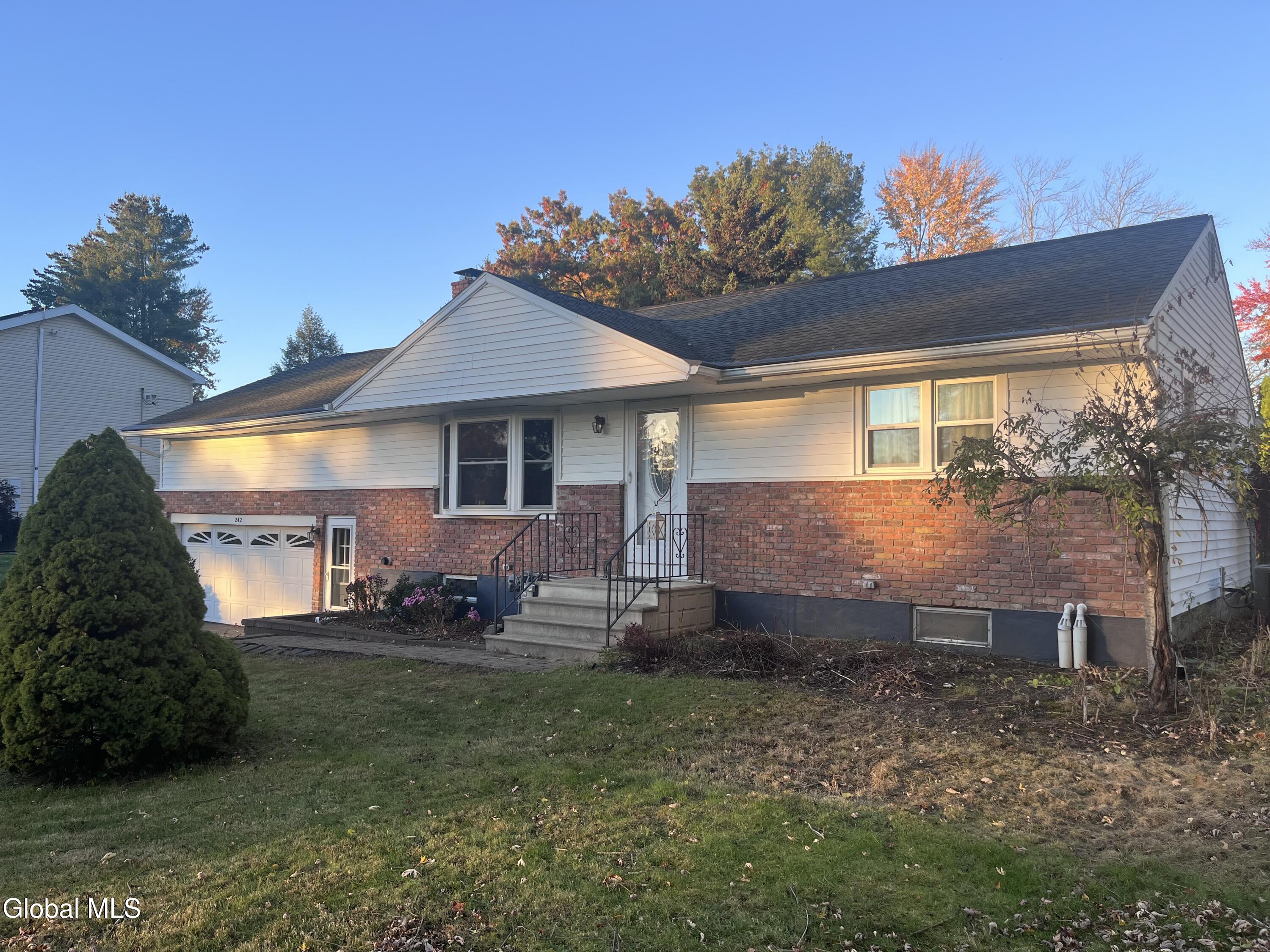 242 Pinewood Drive Schenectady NY 12303