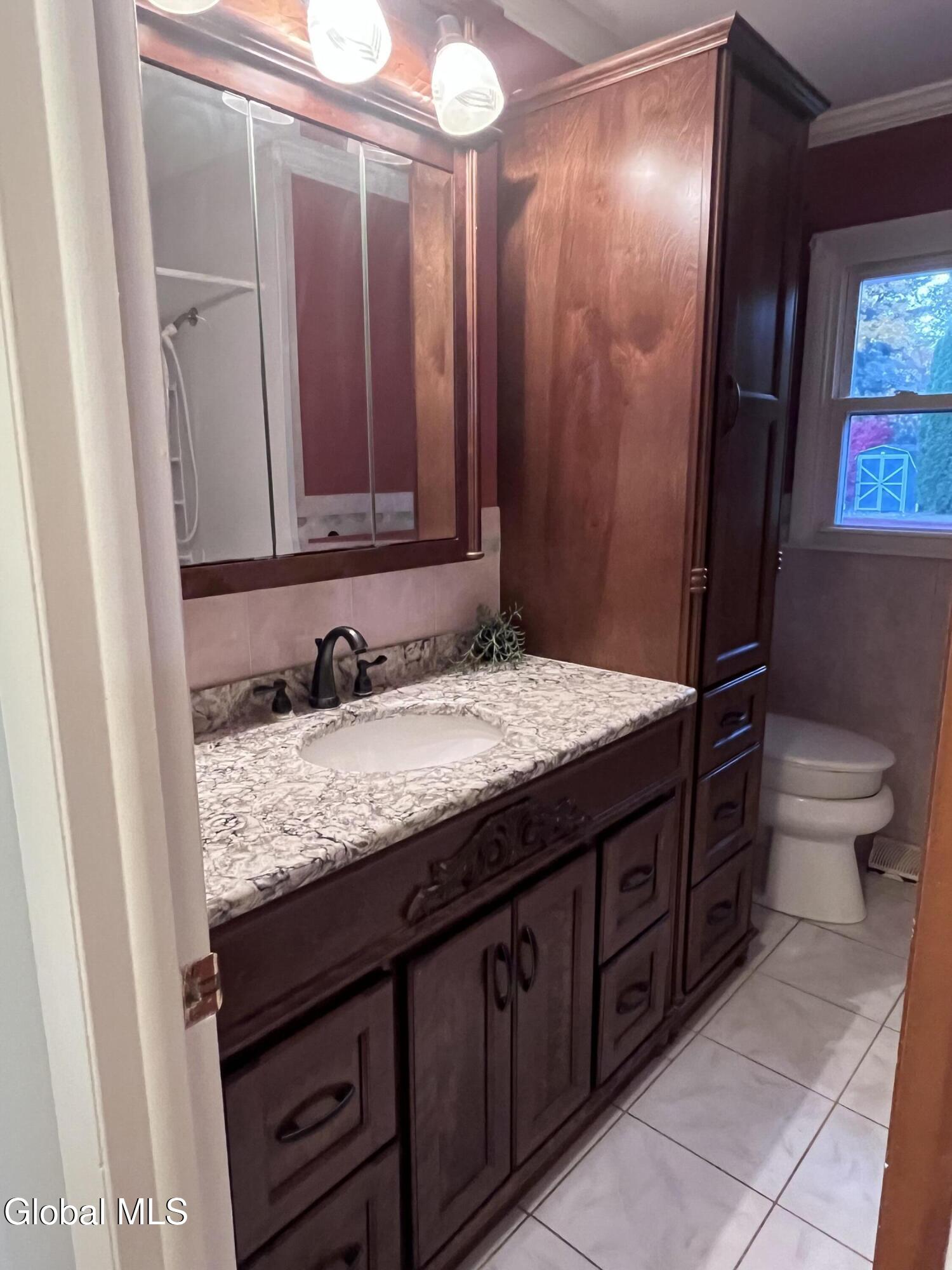 242 Pinewood Drive Schenectady NY 12303