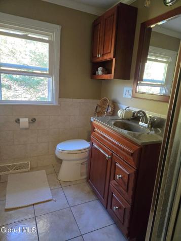 242 Pinewood Drive Schenectady NY 12303