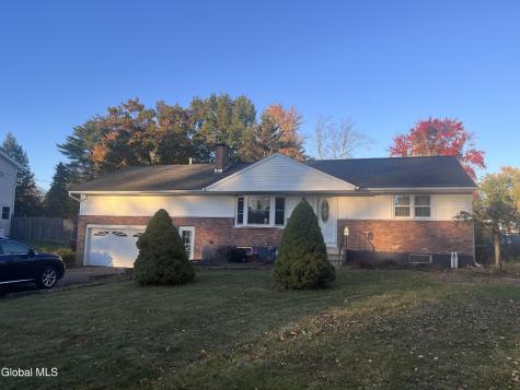 242 Pinewood Drive Schenectady NY 12303