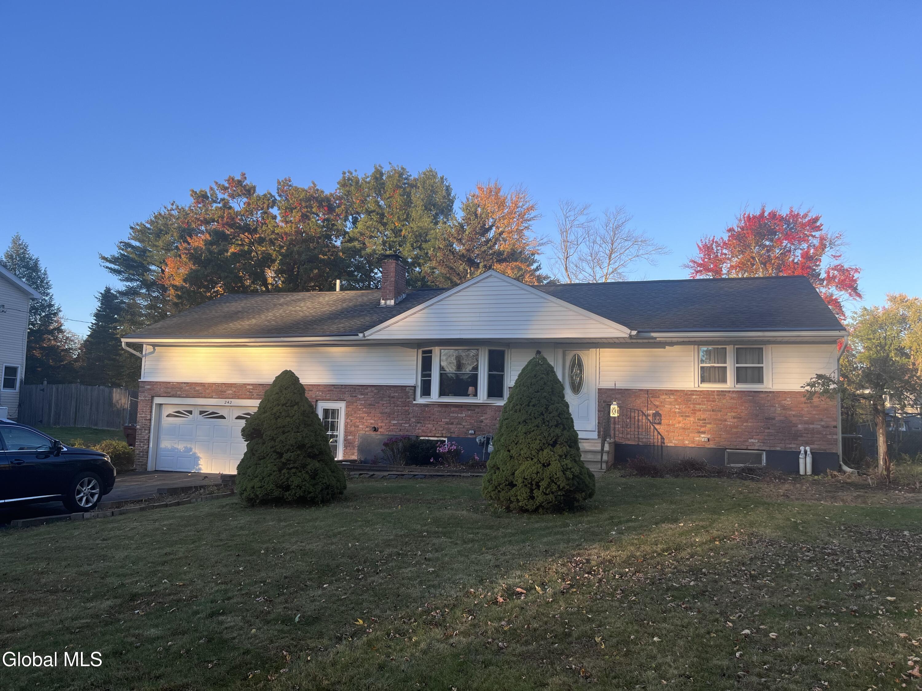 242 Pinewood Drive Schenectady NY 12303