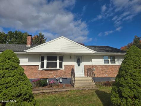 242 Pinewood Drive Schenectady NY 12303