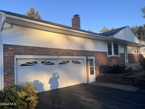 242 Pinewood Drive Schenectady NY 12303