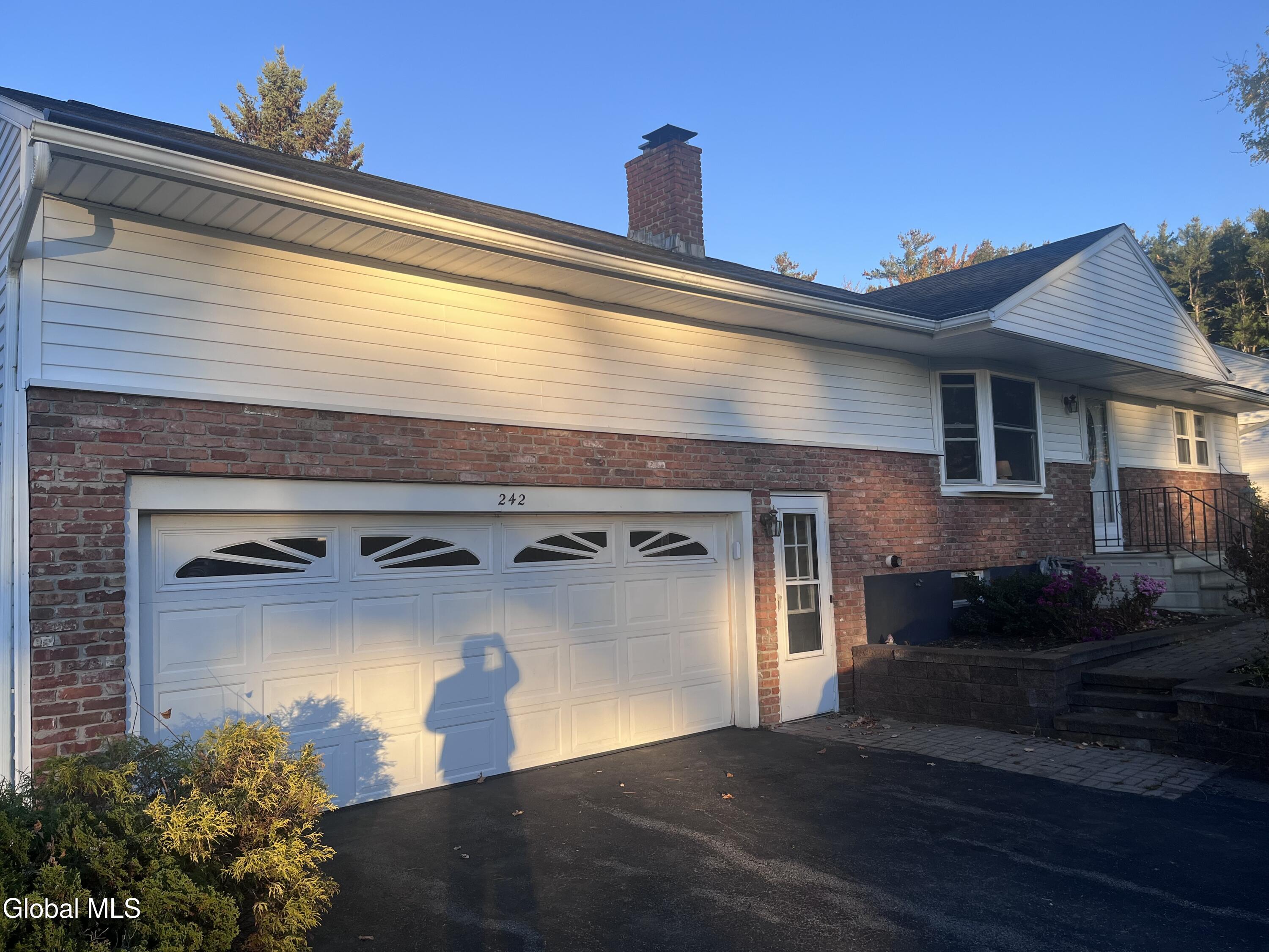 242 Pinewood Drive Schenectady NY 12303
