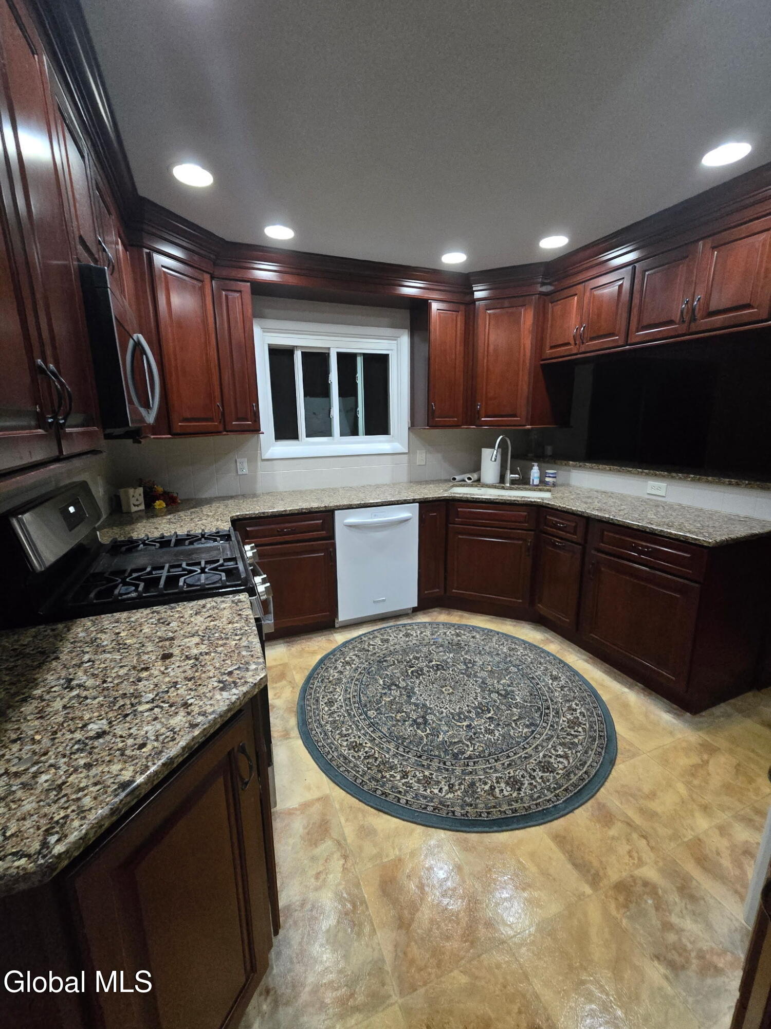 242 Pinewood Drive Schenectady NY 12303