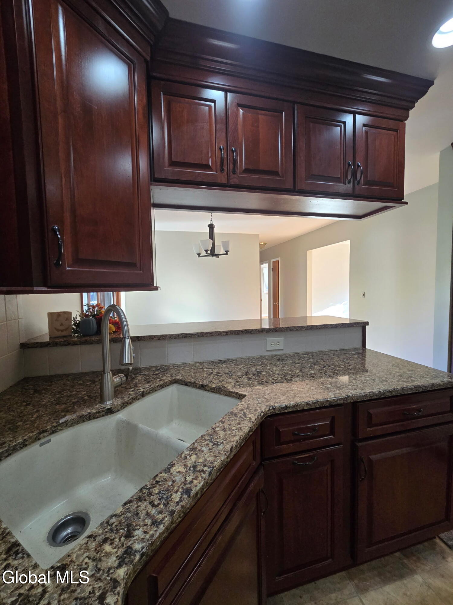 242 Pinewood Drive Schenectady NY 12303