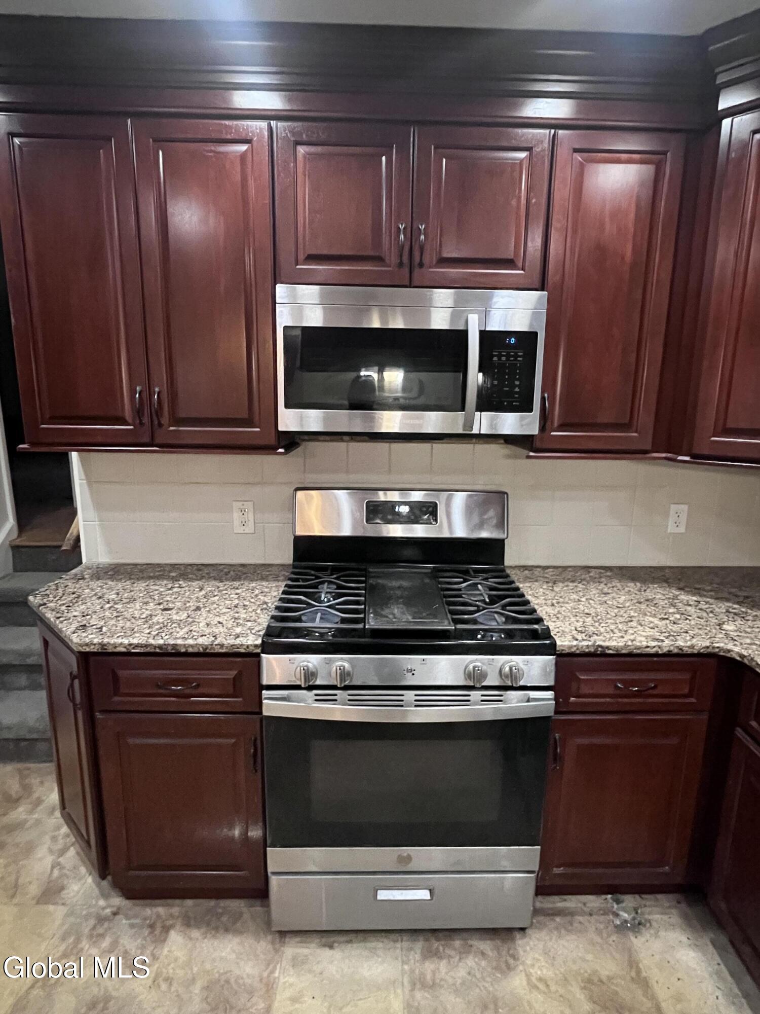 242 Pinewood Drive Schenectady NY 12303