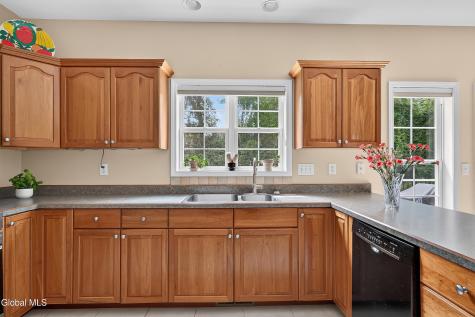 48 Victoria Court Niskayuna NY 12309