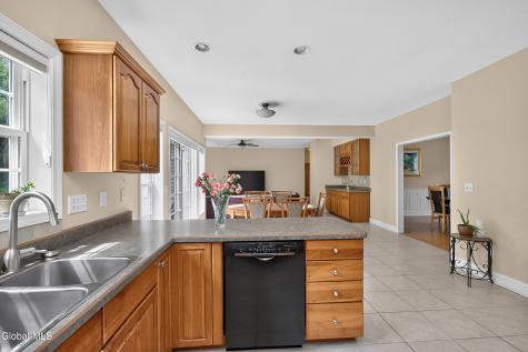 48 Victoria Court Niskayuna NY 12309