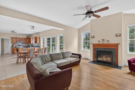 48 Victoria Court Niskayuna NY 12309