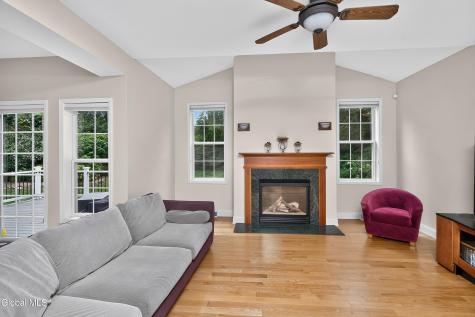 48 Victoria Court Niskayuna NY 12309