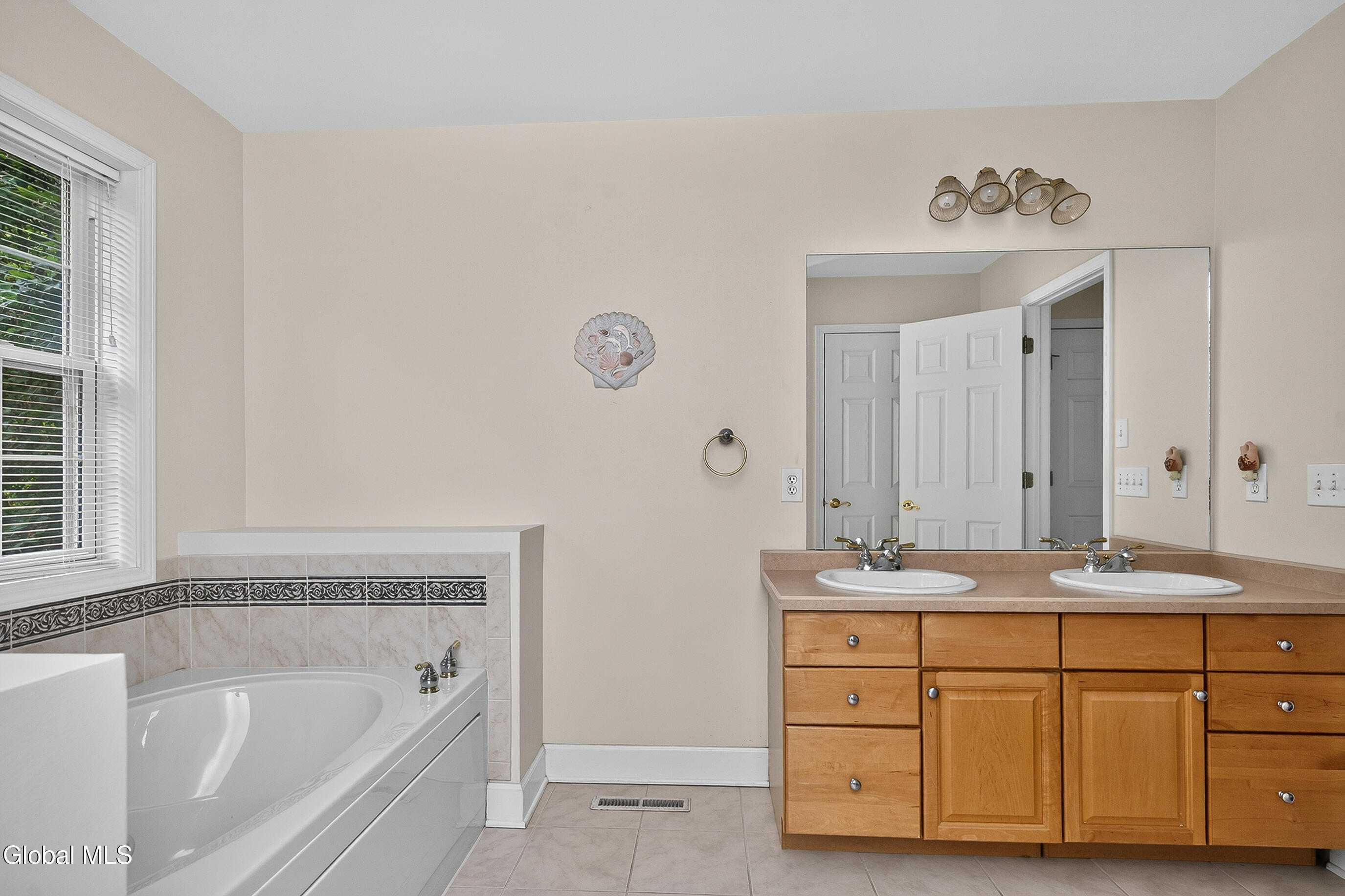 48 Victoria Court Niskayuna NY 12309