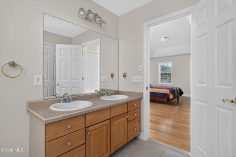 48 Victoria Court Niskayuna NY 12309
