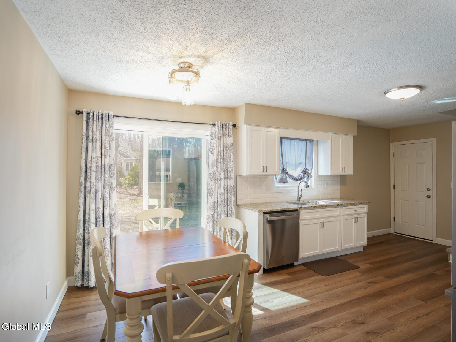 18 Melissa Court Colonie NY 12205