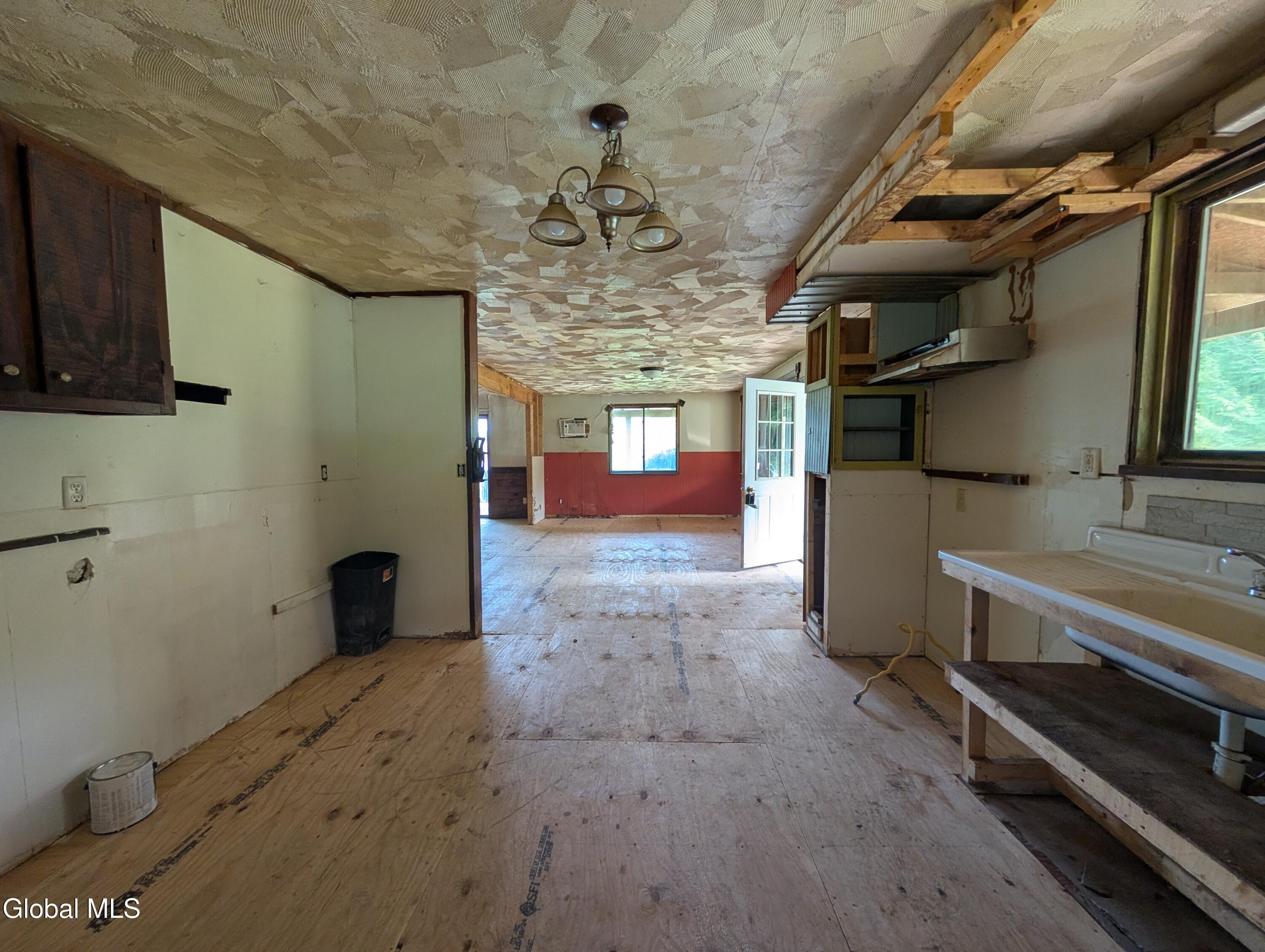 92 Riddle Road Mineville NY 12956