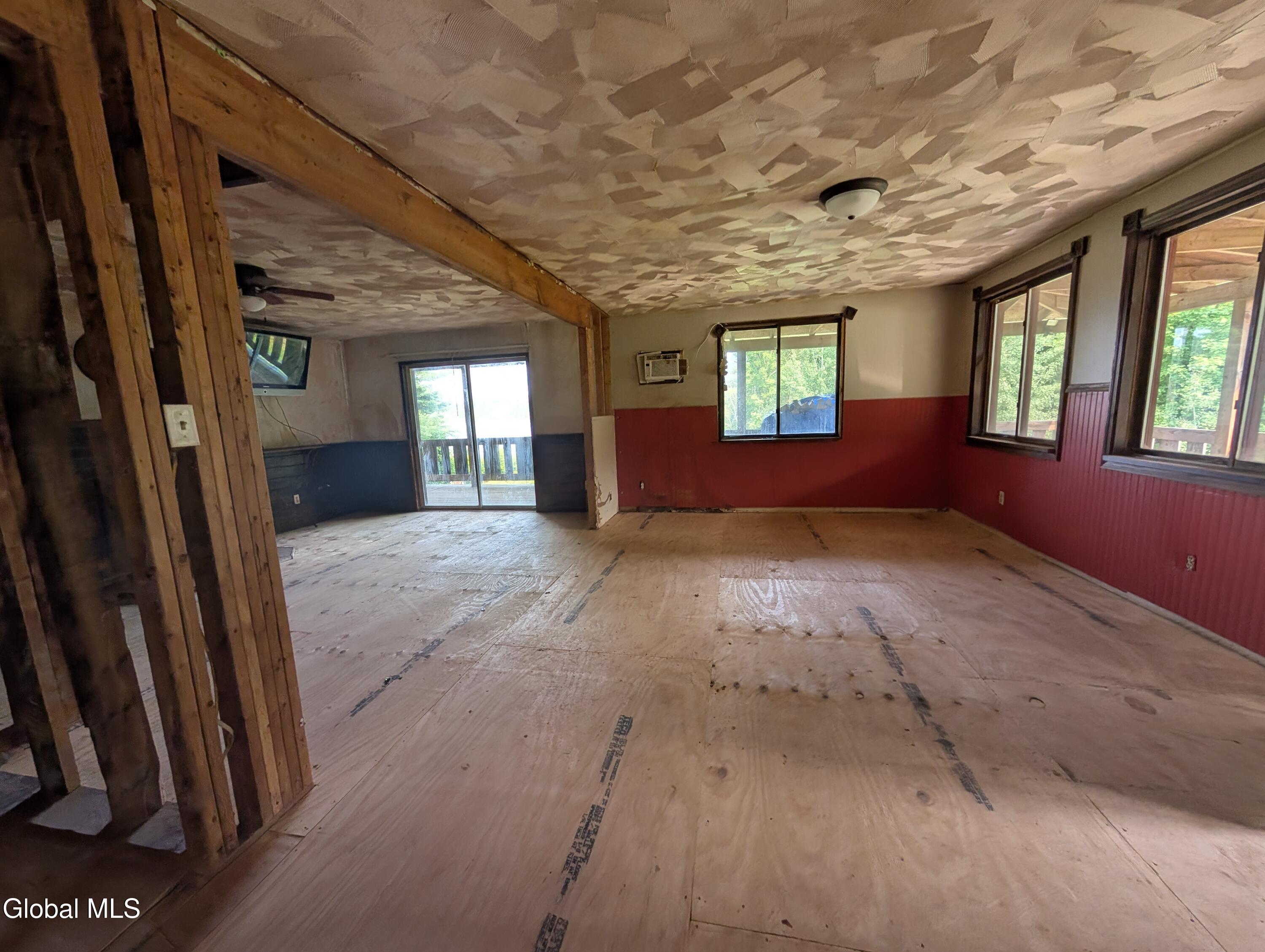 92 Riddle Road Mineville NY 12956