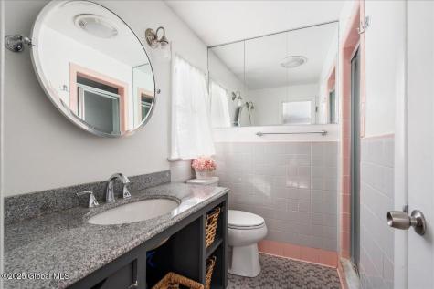 2504 Mcgovern Drive Niskayuna NY 12309