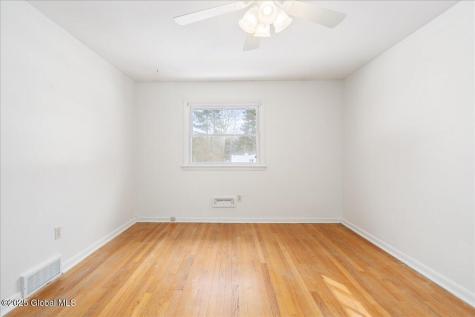 2504 Mcgovern Drive Niskayuna NY 12309