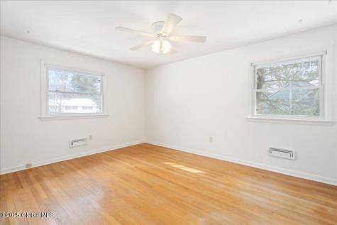 2504 Mcgovern Drive Niskayuna NY 12309