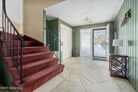 2504 Mcgovern Drive Niskayuna NY 12309