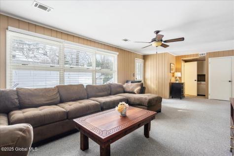 2504 Mcgovern Drive Niskayuna NY 12309