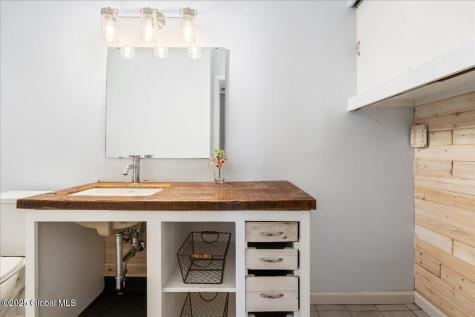 2504 Mcgovern Drive Niskayuna NY 12309