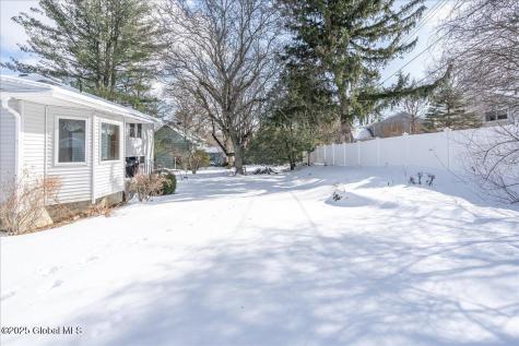 2504 Mcgovern Drive Niskayuna NY 12309