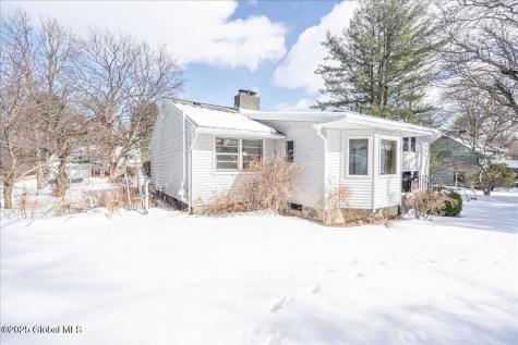 2504 Mcgovern Drive Niskayuna NY 12309