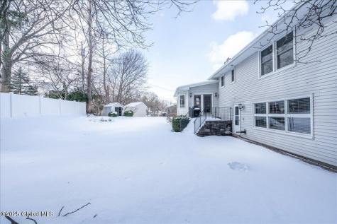 2504 Mcgovern Drive Niskayuna NY 12309