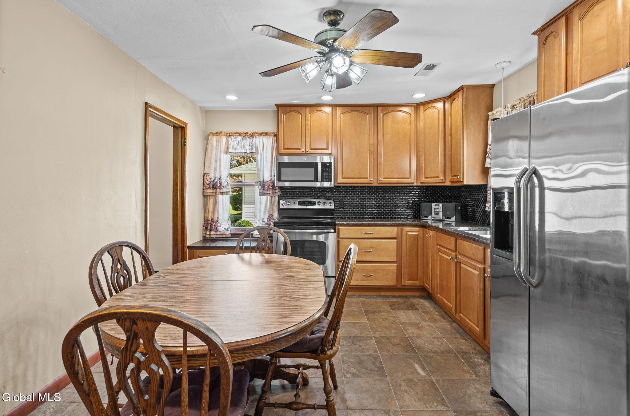 27 W Glenwood Drive Latham NY 12110