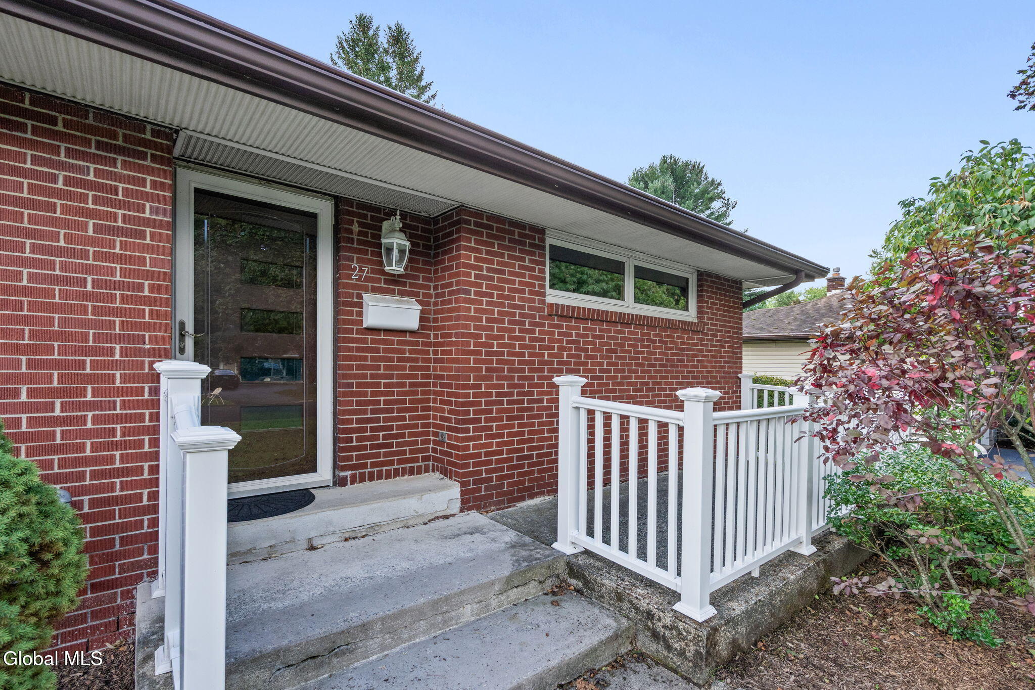 27 W Glenwood Drive Latham NY 12110