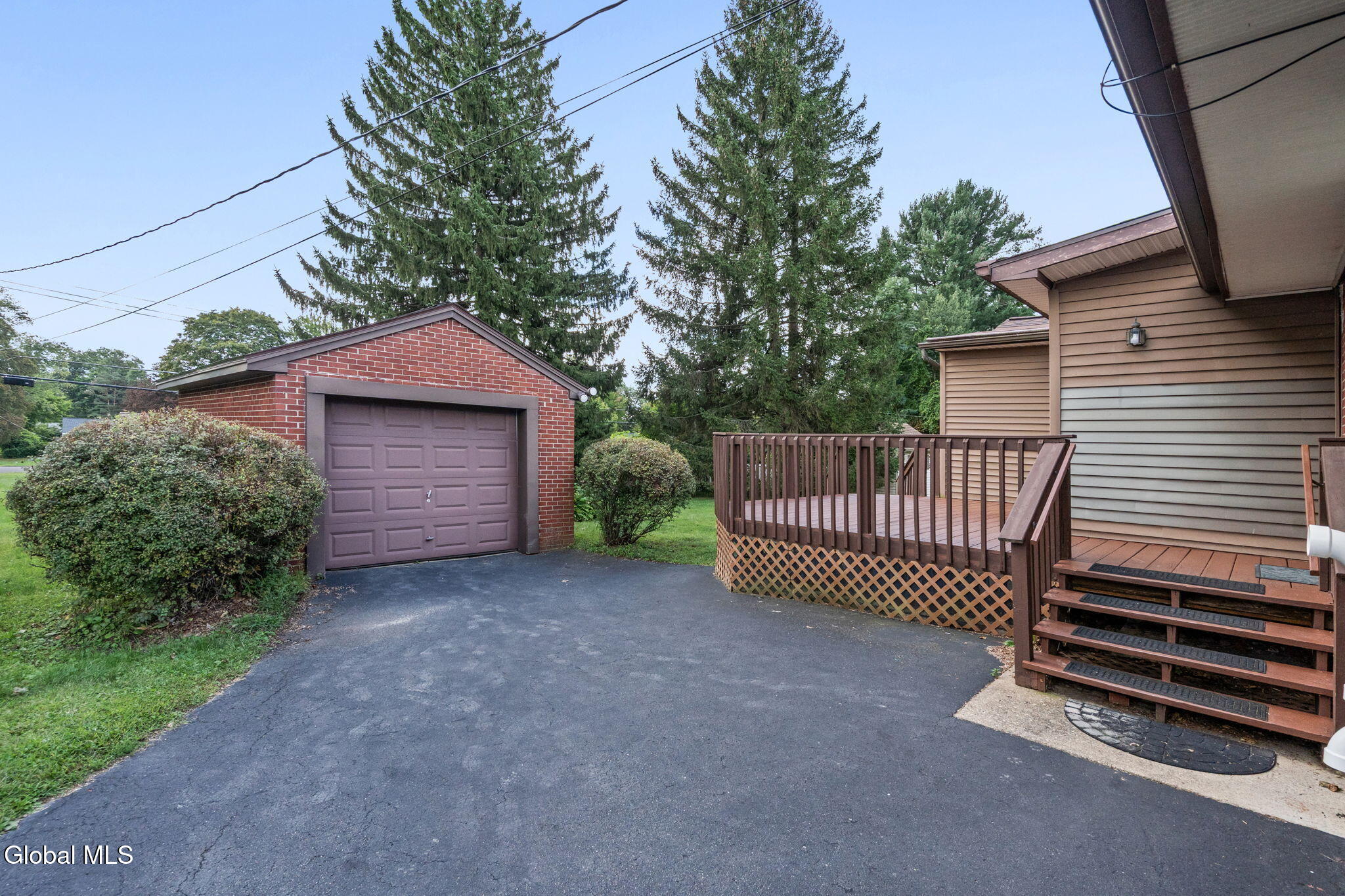 27 W Glenwood Drive Latham NY 12110