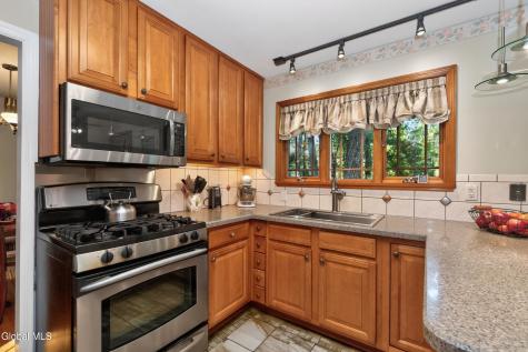 365 W Highland Drive Guilderland NY 12303
