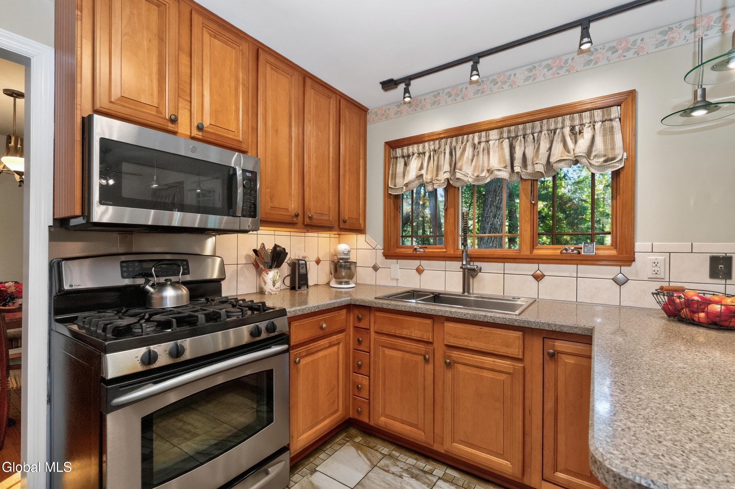 365 W Highland Drive Guilderland NY 12303