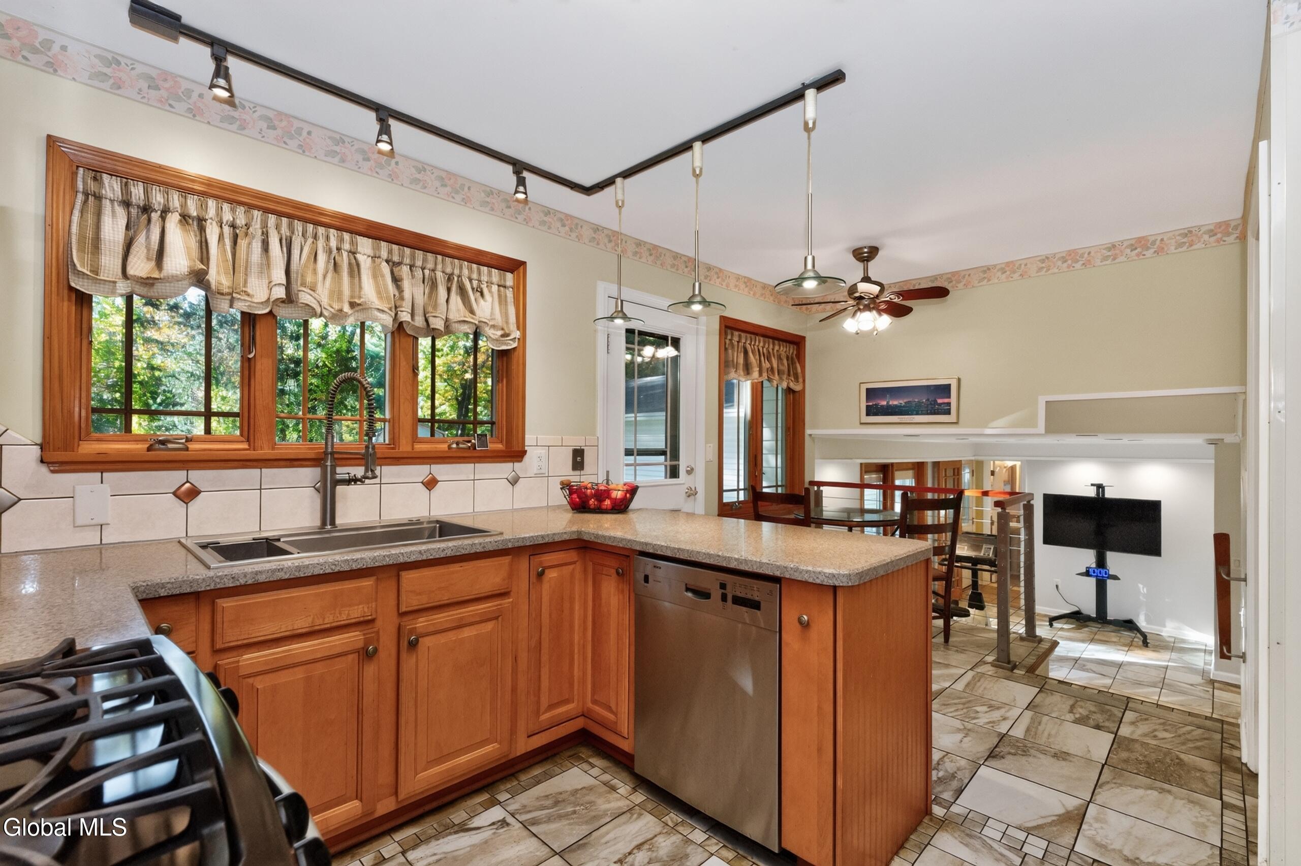 365 W Highland Drive Guilderland NY 12303