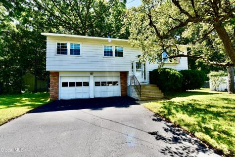 4 Cedar Court Schenectady NY 12309