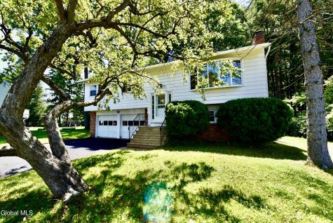4 Cedar Court Schenectady NY 12309