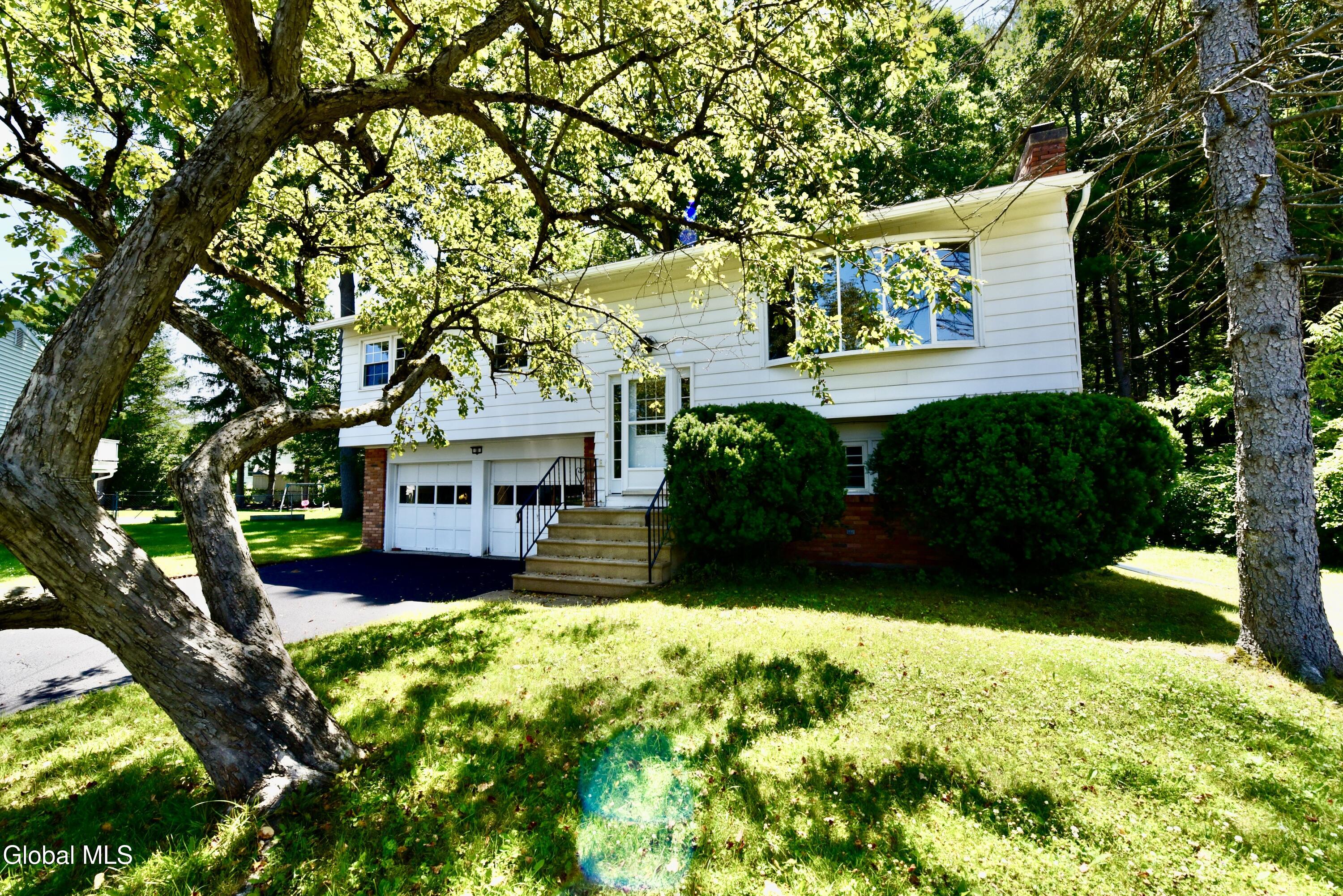 4 Cedar Court Schenectady NY 12309
