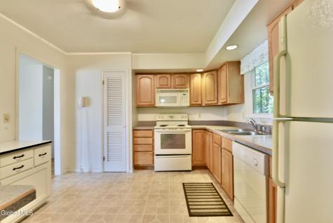 4 Cedar Court Schenectady NY 12309