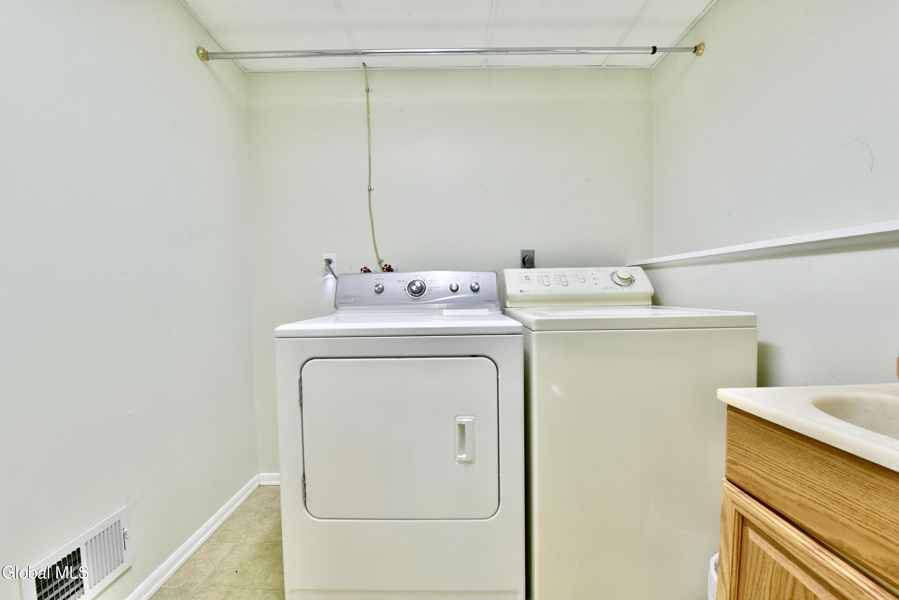 4 Cedar Court Schenectady NY 12309