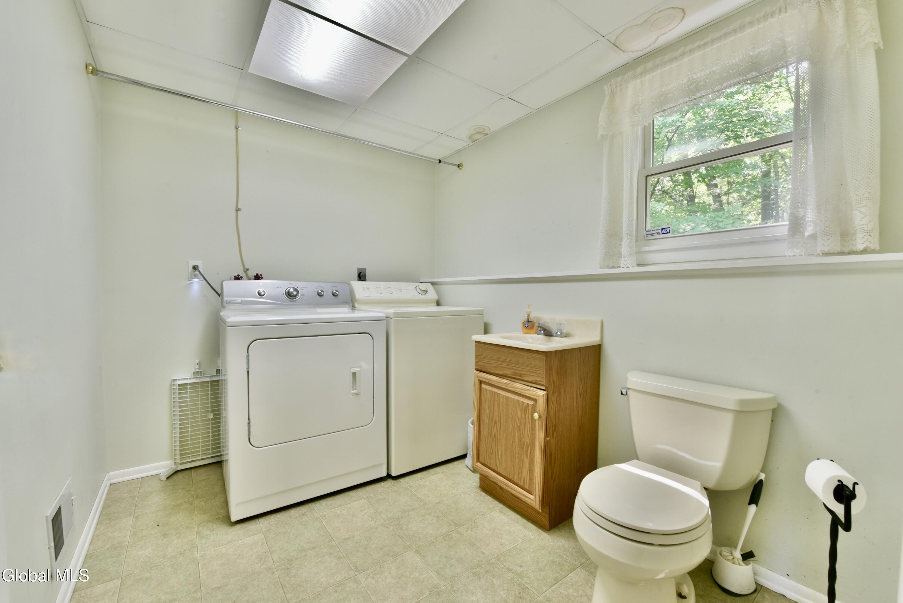 4 Cedar Court Schenectady NY 12309