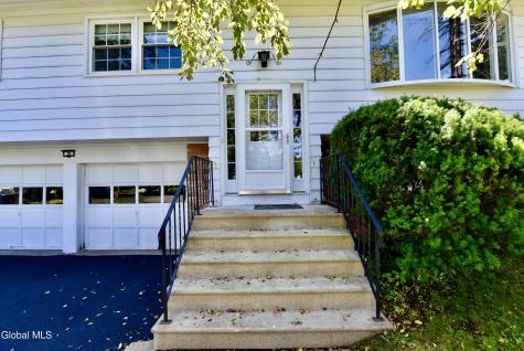 4 Cedar Court Schenectady NY 12309