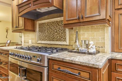 35 Halcyon Street Scotia NY 12302