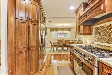 35 Halcyon Street Scotia NY 12302