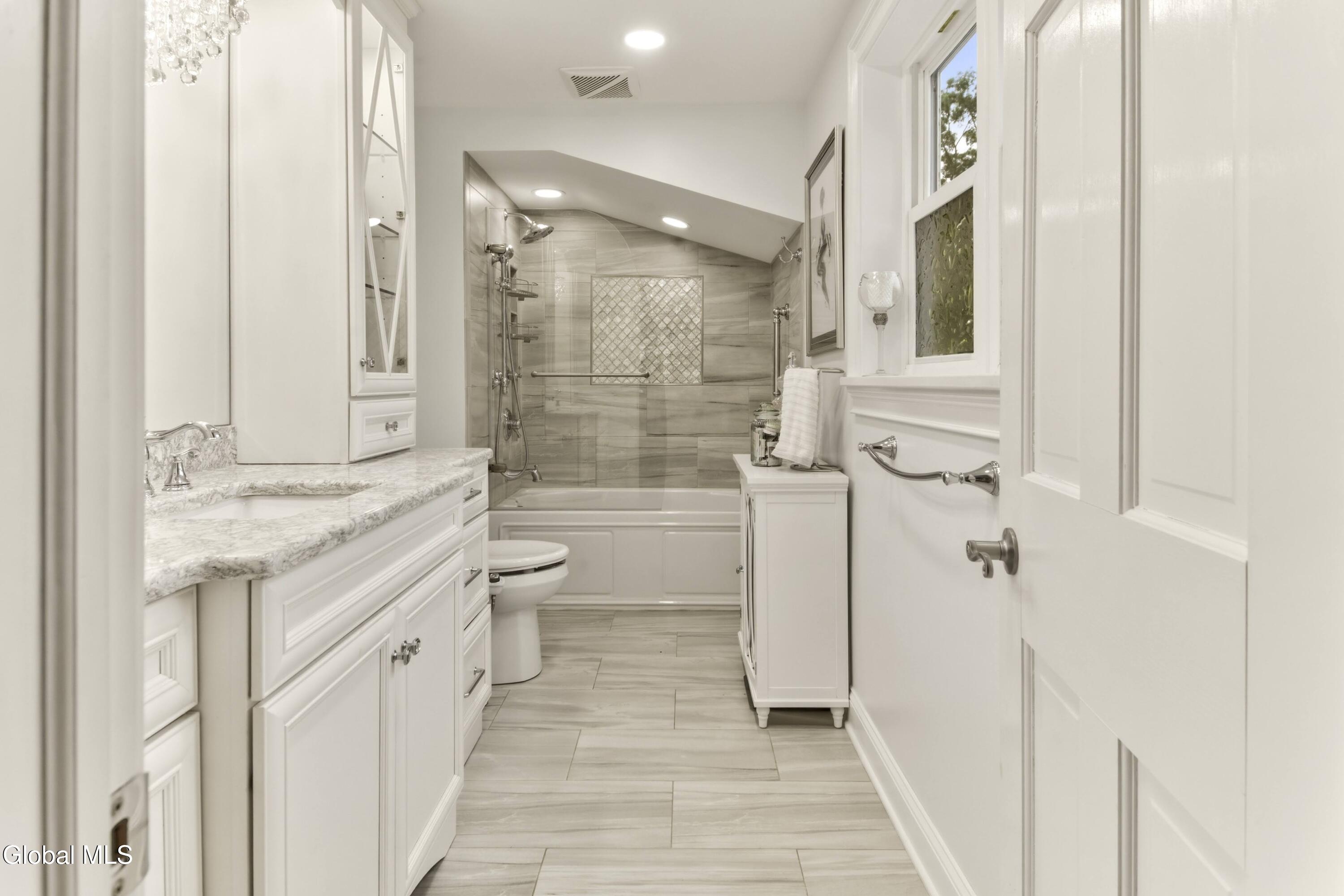 35 Halcyon Street Scotia NY 12302