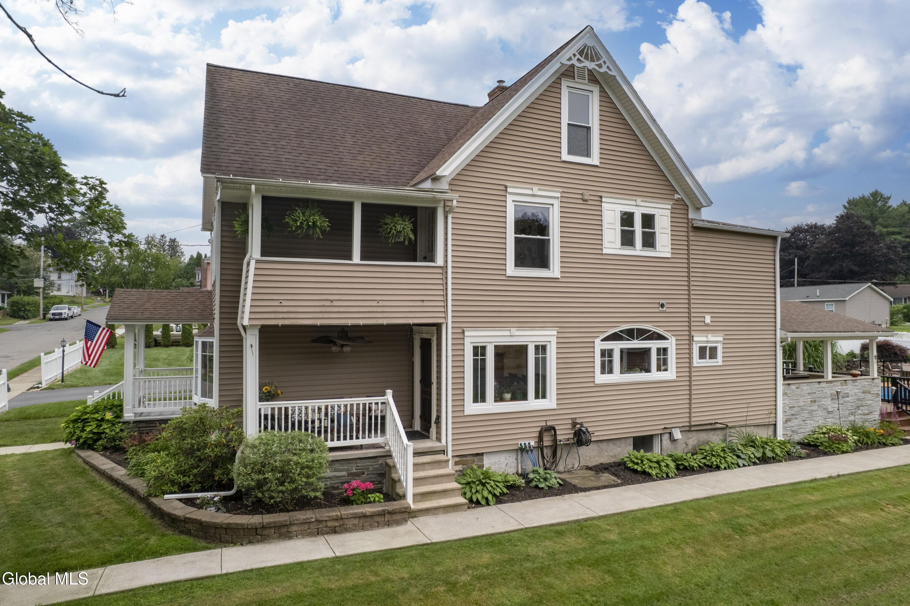 35 Halcyon Street Scotia NY 12302