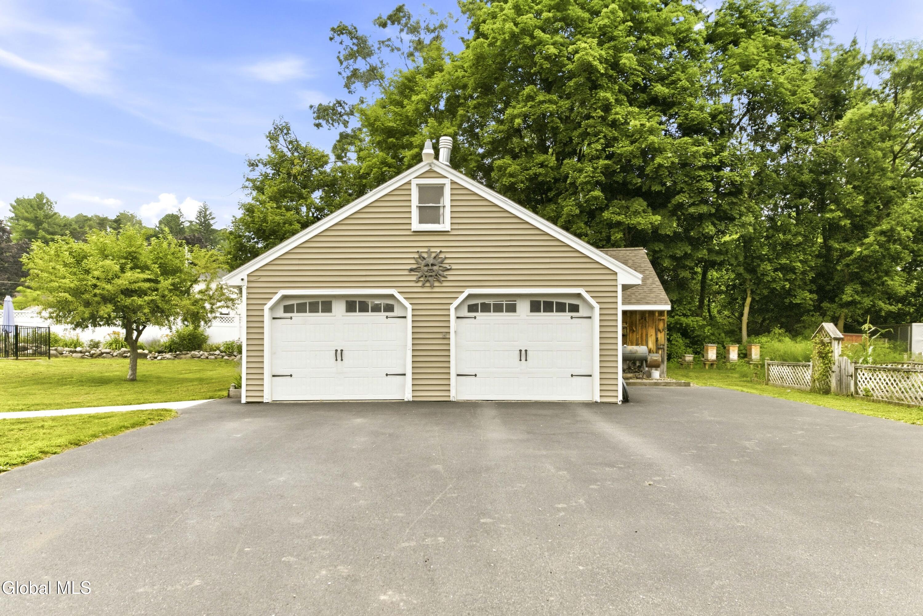 35 Halcyon Street Scotia NY 12302
