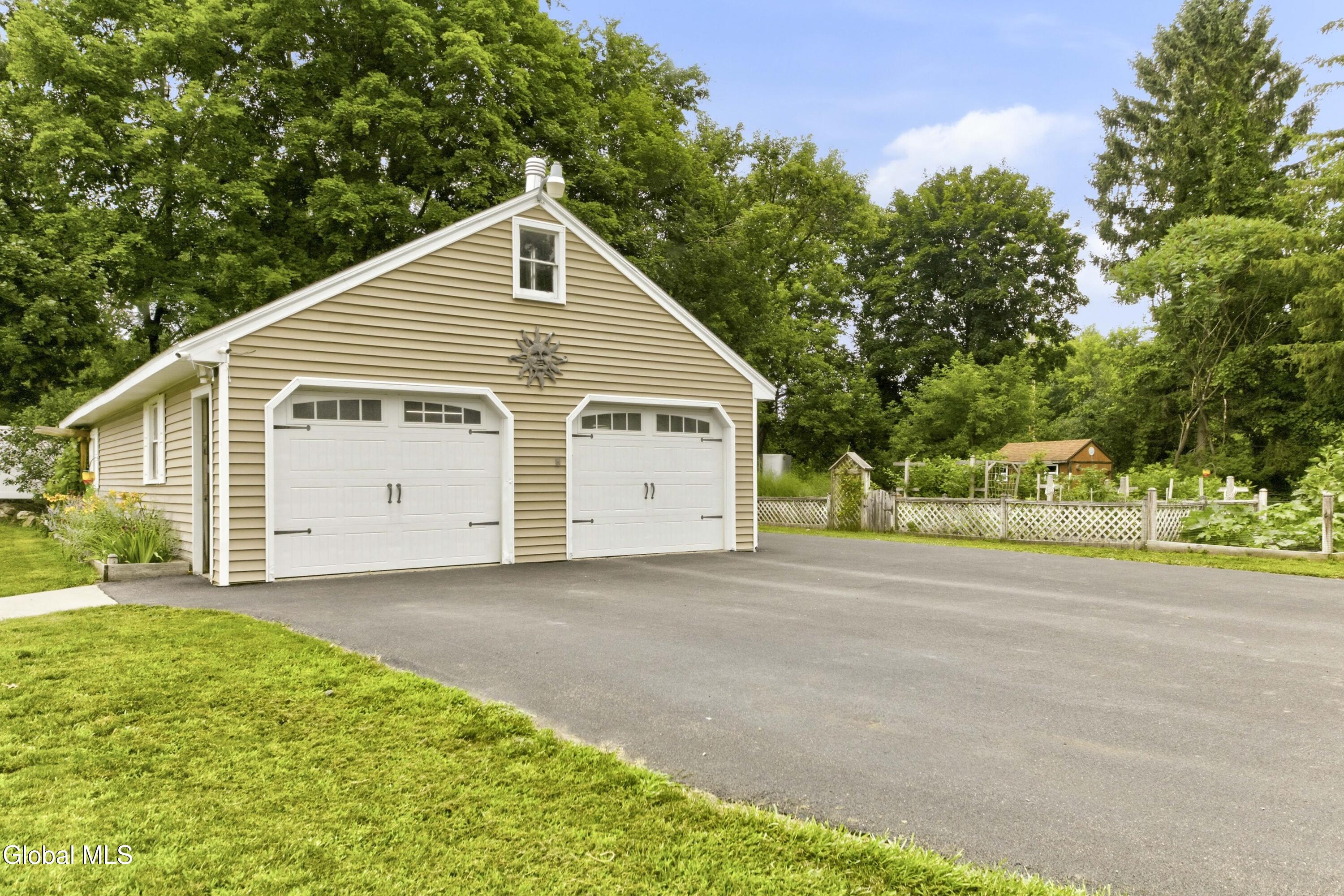 35 Halcyon Street Scotia NY 12302