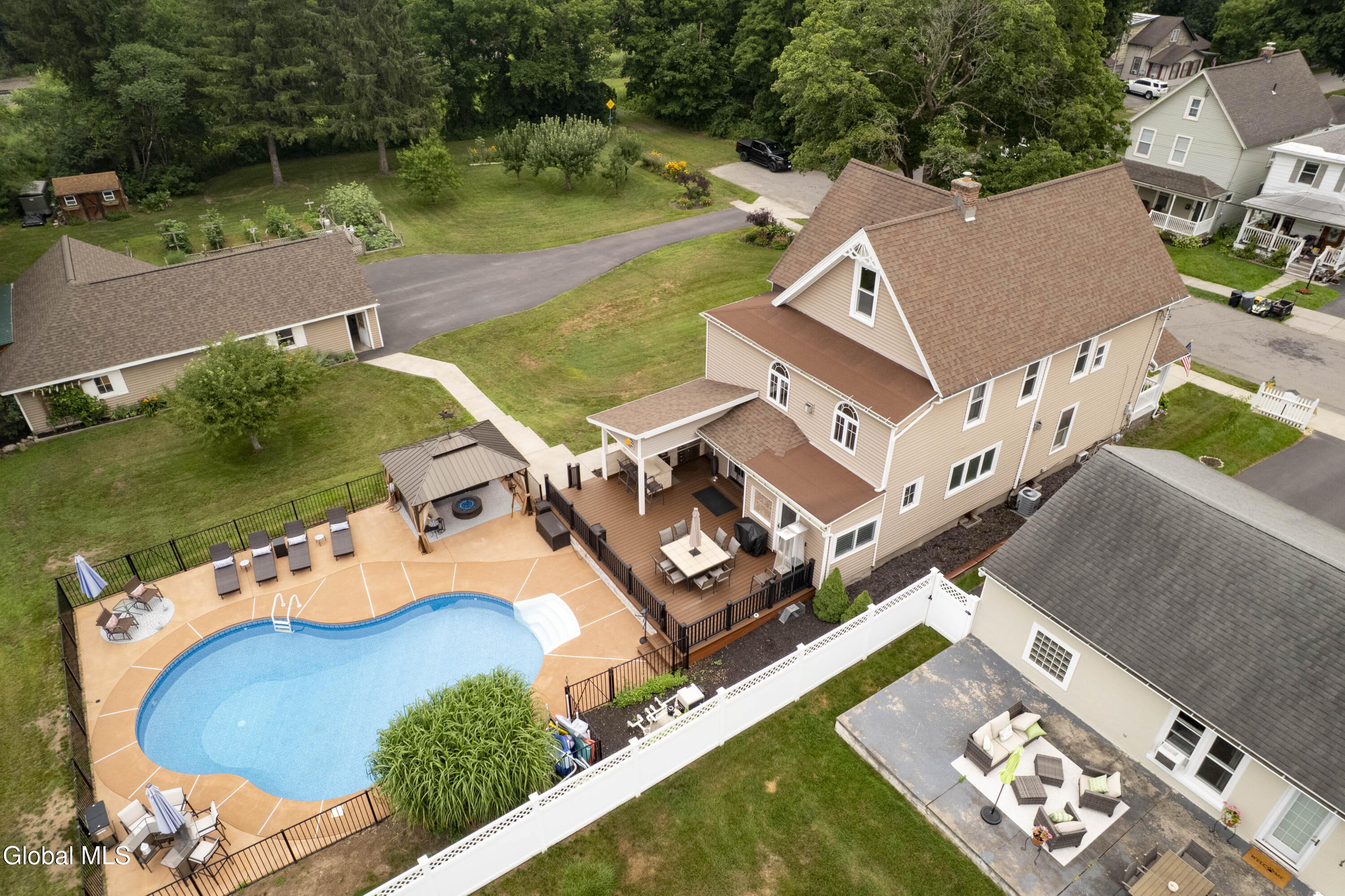 35 Halcyon Street Scotia NY 12302